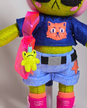 Load image into Gallery viewer, [Made to Order] Skater alien
