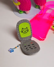 Load image into Gallery viewer, [Made to Order] Skater alien
