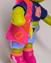 Load image into Gallery viewer, [Made to Order] Skater alien
