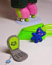 Load image into Gallery viewer, [Made to Order] Skater alien

