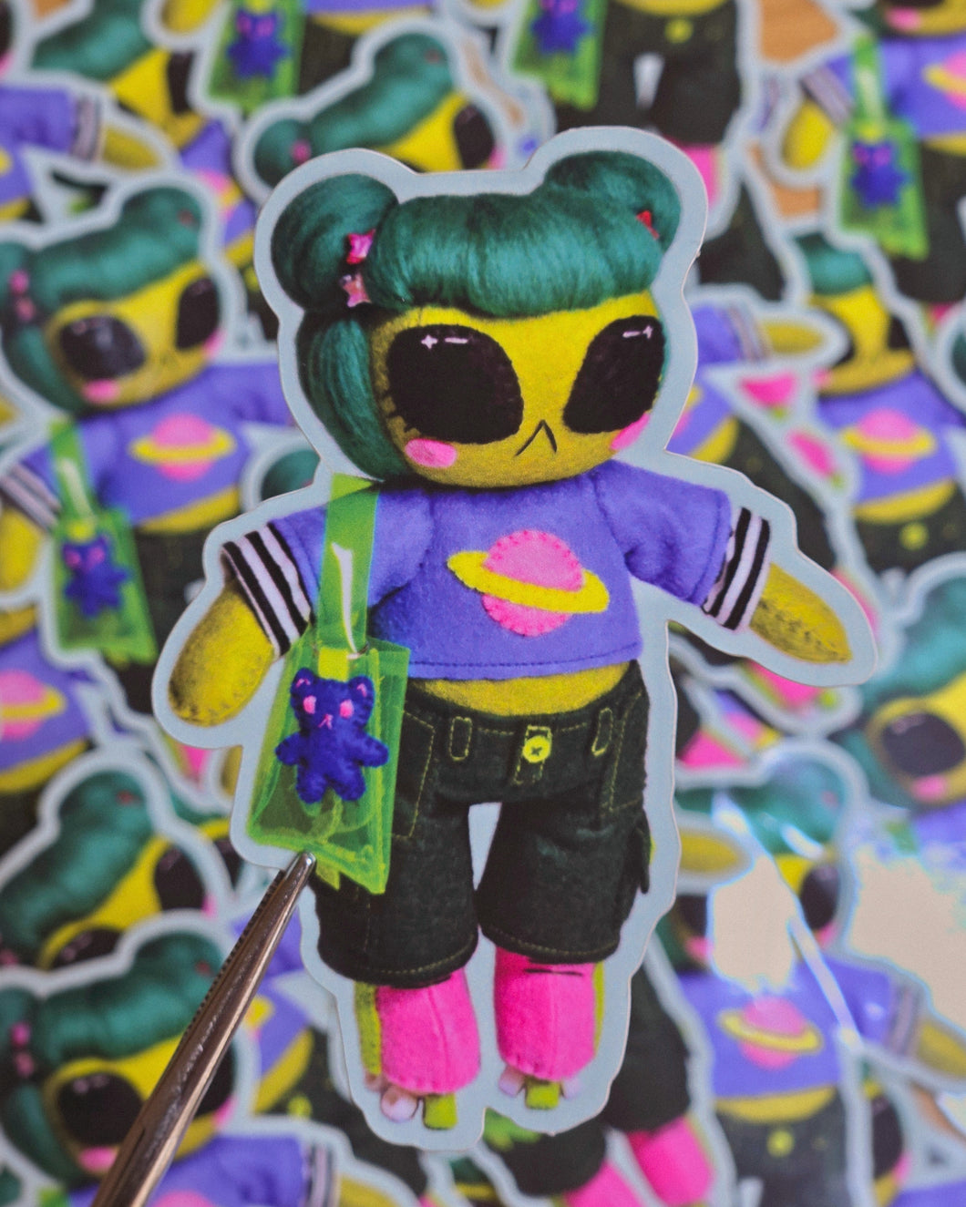 Skater alien doll sticker (green)