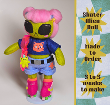 Load image into Gallery viewer, [Made to Order] Skater alien
